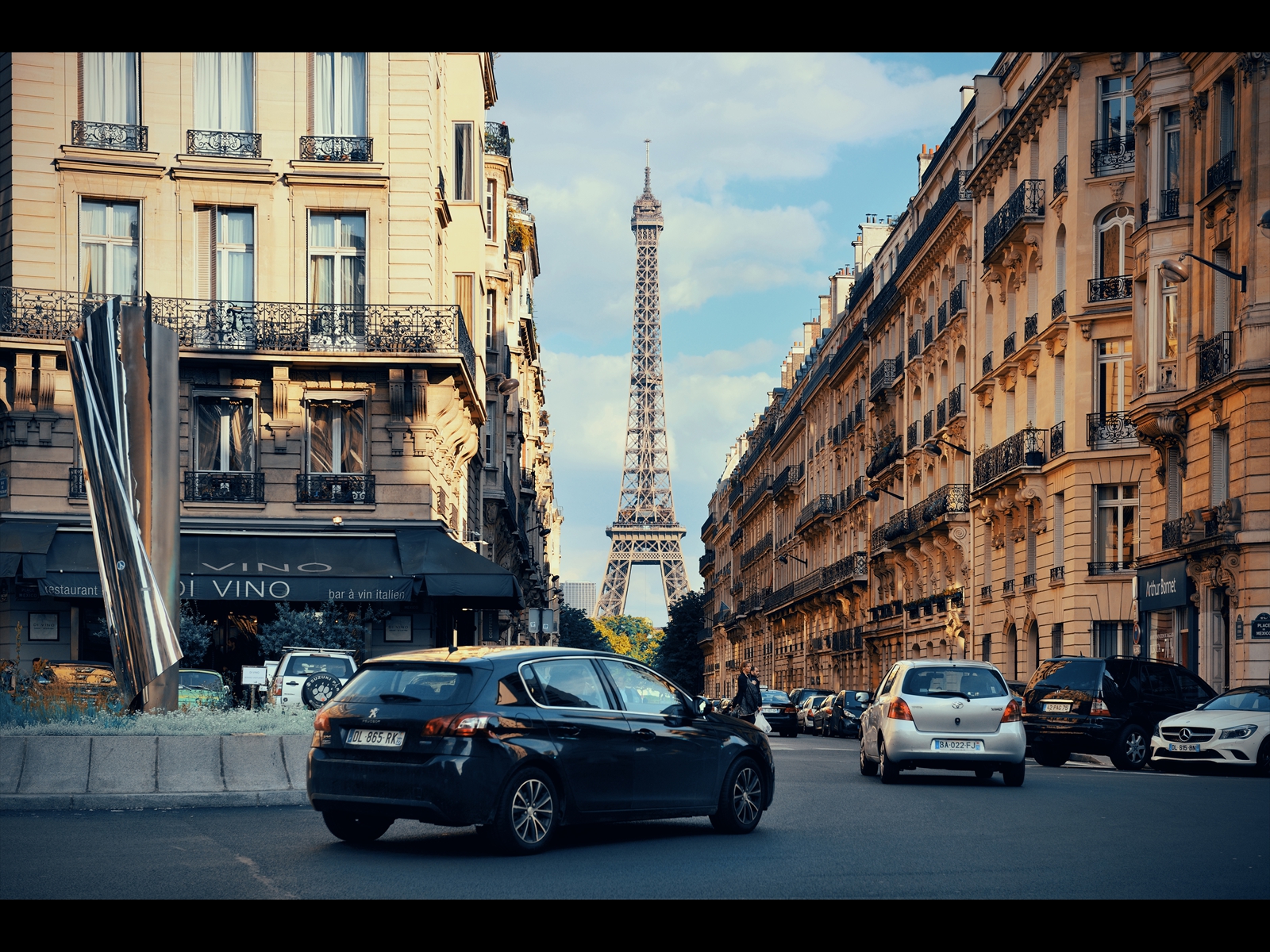 bigstock-PARIS-FRANCE--MAY---Eiffel-119668313